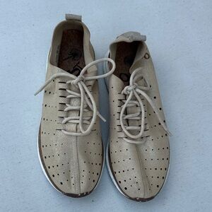 Otbt women Tan Casual Shoes